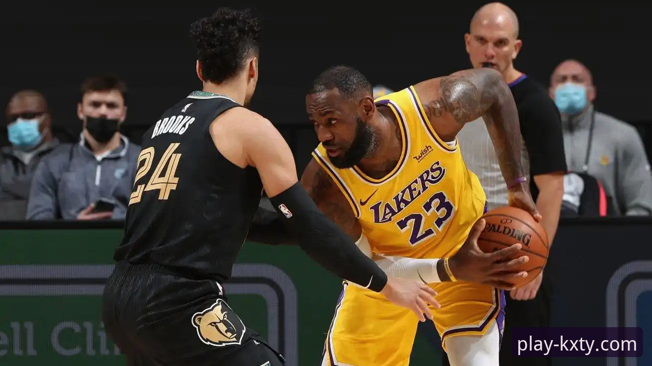 开心体育APP更新安装教程 一场对攻盛宴的战术解构:湖人险胜步行者背后的攻防博弈深度评测